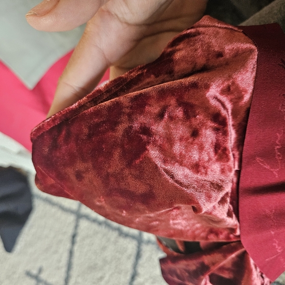 Victori's Secret Pink Velvet Strappy Bralette Size Small - Picture 3 of 5